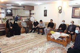نماینده مردم کرج با خانواده شهید «اکبر محمدبیگی» دیدار کرد