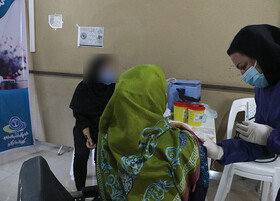 واکسیناسیون مددجویان در گرمخانه بانوان کرج انجام شد