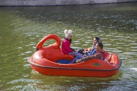 قایق سواری در دریاچه کاخ مروارید