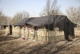 برپایی سیاه‌چادر و خانه‌های چوبی در پارک «ایران کوچک»