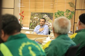 نمایندگان سبزبانان و پاکبانان روز شهردار را به مصطفی سعیدی تبریک گفتند