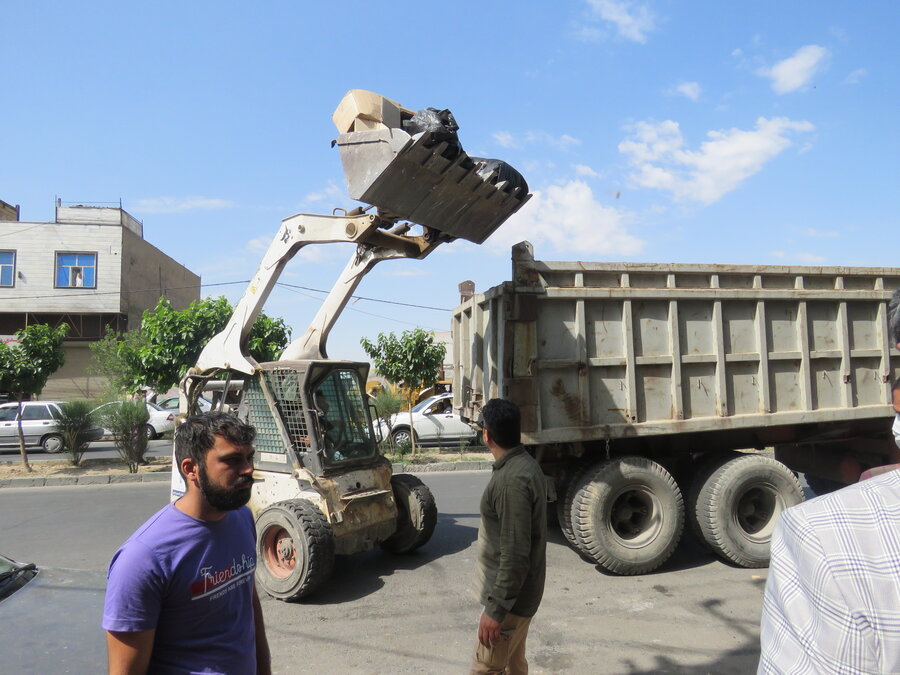 عزیزی: پلمب ضایعاتی های غیرمجاز خیابان شهید ایرانی حصارک مستمر در دست اقدام است