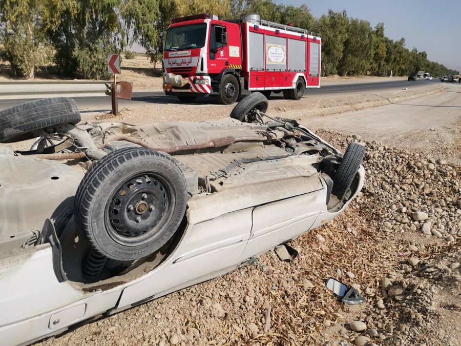 حادثه رانندگی و حریق علفزار در مرز مهران