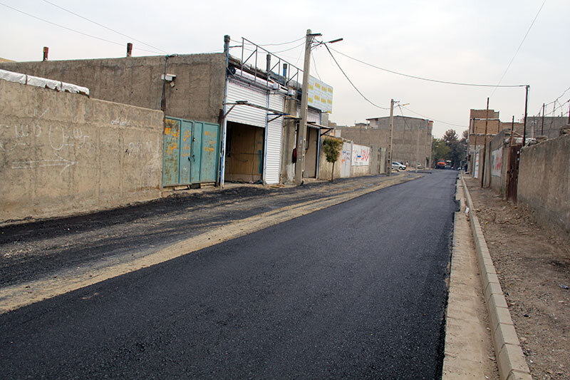 روکش آسفالت خیابان مطهری در بلوار ولیعصر/ تلاش برای توزیع عادلانه امکانات در مناطق کم برخوردار