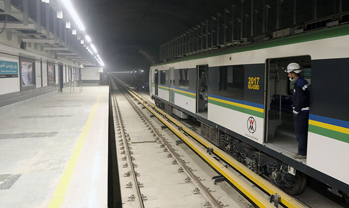 حرکت قطار شهری در ریلِ بهره برداری / مترو وارد تونلِ «راه اندازی» می شود