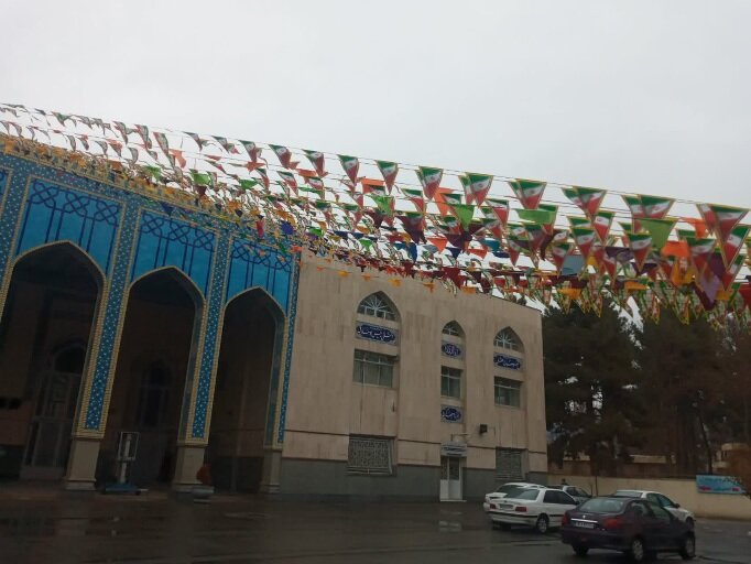 چهره منطقه ۲ کرج در ایام الله دهه فجر به رنگ انقلاب مزین شد