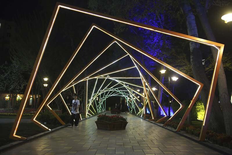 بازی نورها در نهمین جشنواره لاله‌های کرج