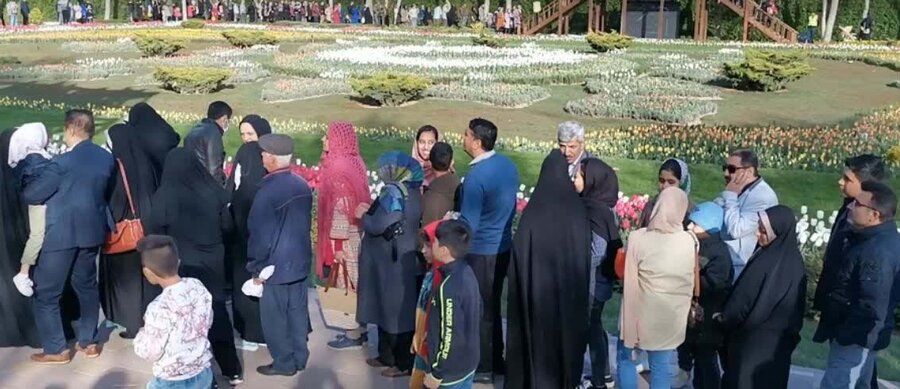 بازدید بیش از ٣٠ هزار نفر از باغ گل‌های کرج در تعطیلات عید فطر