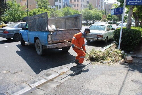 طرح هفتگی نظافت و پاکسازی محله به محله توسط شهرداری منطقه ۲ اجرا شد