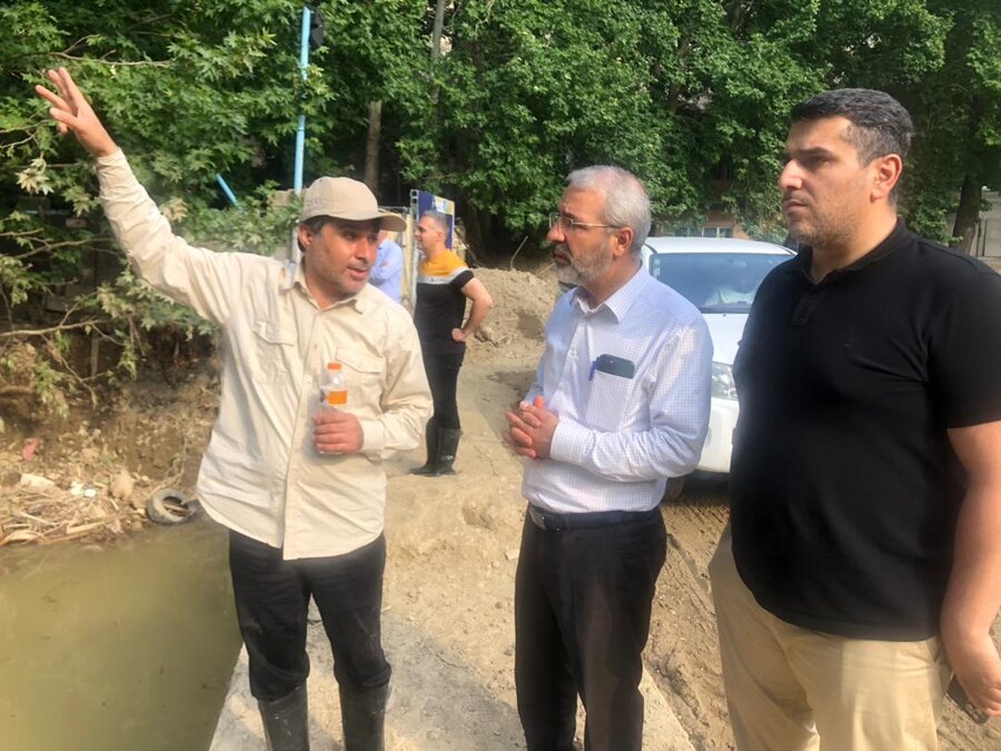 بازدید شهردار کرج از مناطق سیل‌زده جاده چالوس